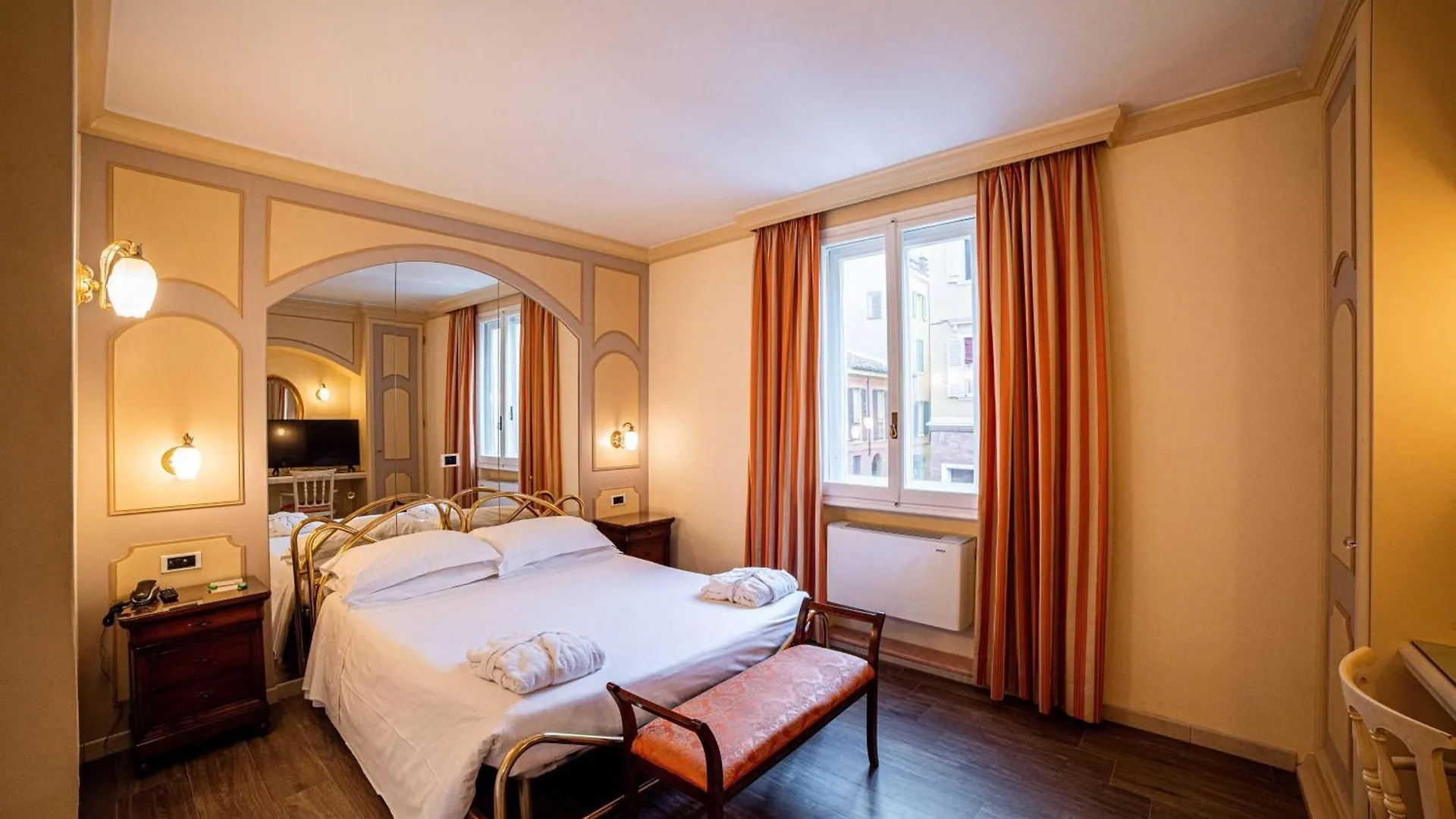 PHI Hotel Canalgrande Modena 4*,