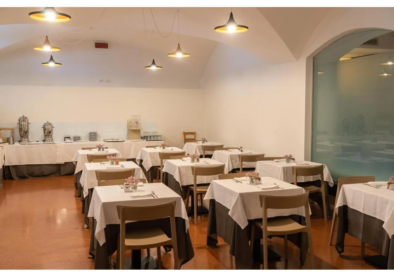 Phi Hotel Canalgrande Modena 4*,